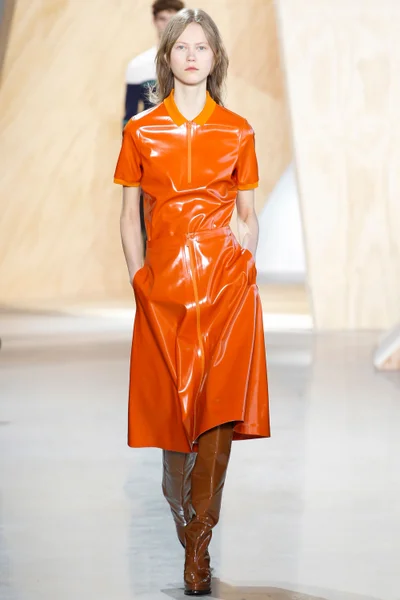Look 25